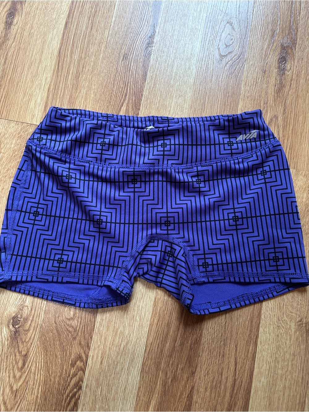 Avía Spandex Mini Bike Shorts with Cool Geometric Pattern